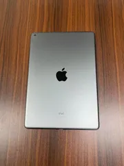 外装美品Apple iPad 第8世代 Wi-Fi　128GB Space gray 電源入らない
