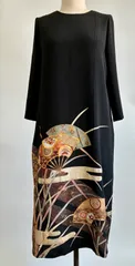 黒留袖リメイク　金色装飾　七分袖ワンピース　黒　Sサイズ　正絹　駒刺繍　エ霞舞扇花蝶文　金彩　逸品