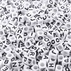 No.493 アルファベット ビーズ キューブ 5mm 大穴 100個 ランダム ミックス