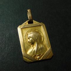 m6576フランス ルルドの聖母 金張り メダイ 16mm 悲しみの聖母 台紙付 