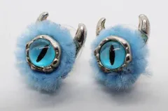 もふもふ　モンスター　ブルー　目玉　つの　悪魔　青　ふわふわ　生き物　ピアス　両耳用　ロック