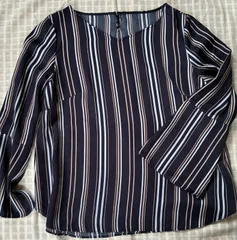 UNTITLED　アンタイトル  ブラウス　2  紺　ストライプ