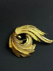 【美品】ヴィンテージ風 ゴールドフェザー ブローチ ｜ エレガントな流線美