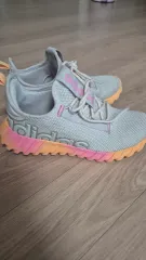 アディダス レディース ランニングシューズ