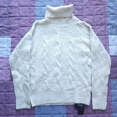 A+G the AtG ケーブル編み タートルネック ニット アイボリー (新品)