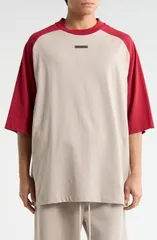 フィアオブゴッド メンズ トップス Tシャツ コットン Fear of God Essentials Cotton Baseball TShirt Smoke Grey Crimson グレー