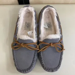 UGG　Dakota　サイズ　23㎝ モカシンシューズ　グレー　アグ　ダコタ　レディース　靴　リボン　スエード　ファー　ブランド　ファッション　シューズ　shoes　女性　婦人　くつ　ふわふわ　お出かけ　買い物　ウォーキング　walking