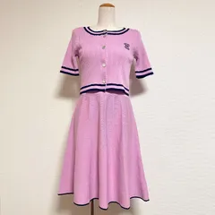 美品 JILL by JILLSTUART 23AW ミニケーブルショート丈ニットアップ リブニット 配色ライン 刺繍ロゴ メタルボタン 半袖 コンパクトカーディガン+ノースリーブワンピース セットアップ ひざ丈 ウォッシャブル ピンク×ネイビー FREE