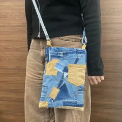 【ハンドメイド】デニムリメイク パッチワーク サコッシュ／スマホショルダー