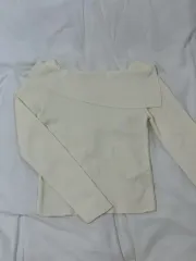 オフショルダー長袖ニット アイボリー