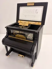 【中古品】 【動作確認済み】 DISCRETION ピアノ型 オルゴール付き ジュエリーボックス インテリア小物 アクセサリーケース 小物入れ 現状品