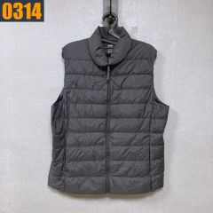 105 UNIQLO(ユニクロ) 軽量ダウン ベスト XL
