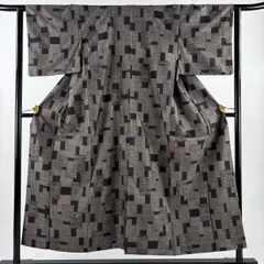 【在庫一掃】 紬 身丈152cm 裄丈62.5cm S 袷 色紙 人物 黒灰 正絹 秀品 【中古】