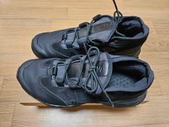 SALOMON アナ ノースリーブ オールブラック スニーカー