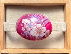 ★〜一点物天然石　ピンク縞瑪瑙　蒔絵風桜　帯留め　40×30〜★