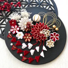 ＊°:｡＊ つまみ細工 髪飾り ＊｡:°＊  深紅　白　ゴールド　成人式　卒業式　振袖　袴　結婚式　白無垢　打掛　かすみ草　和玉　水引　赤　ホワイト　金