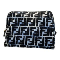 フェンディ ナイロン FFエンボス ズッカ柄 化粧ポーチ 小物入れ