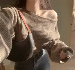 オフショルダートップス