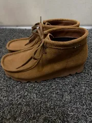 クラークス x BEAMS BOY 別注 ワラビー ミッド