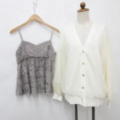 アプレジュール apres jour clair VANNIEU カーディガン キャミソール 2枚セット 長袖 Vネック チュール 2枚仕立て ビスチェ ラメフェザー 後釦スリット アイボリー グレー F