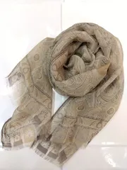 M17　エトロ　ETRO　シルクスカーフ　透け感あり　ペイズリー柄　ベージュ　春・夏におすすめ　コーディネイトしやすい