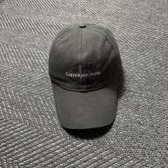 Calvin Klein Jeans CK チャコール ベースボールキャップ (OS)