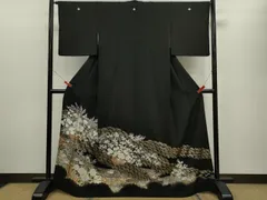 平和屋着物■豪華黒留袖　刺繍　陶器鴛鴦草花文　金彩　正絹　逸品　CABD9656ze