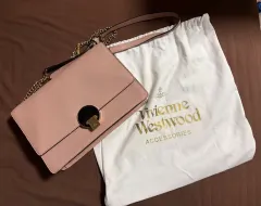 Vivienne Westwood ピンク色 チェーン クロスバック