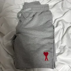 アミ ハート ロゴ ハーフパンツ 新品