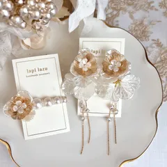 華やかver. ホワイト×ゴールドフラワーのヘアクリップと《ピアス/イヤリング》