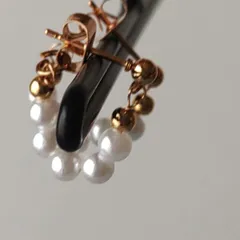 NO386 ホワイトパールスタッドピアス　ステンレス金具　３mm×５