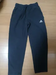 キッズ adidas ズボン 150 程度?