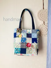 ハンドメイド　パッチワーク　ミニトートバッグ　ブルー花柄