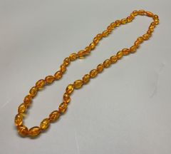 アンバー 琥珀 高い透明度の変形オーバル型ネックレス - メルカリ