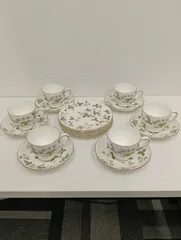 【美品】 WEDGWOODウェッジウッド ワイルドストロベリー ティーカップ＆ソーサー プレート セット キッチン用品 食器 陶器 カップ コップ お皿 現状品