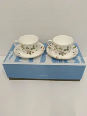【美品】 WEDGWOODウェッジウッド ワイルド ストロベリー ティーカップ&ソーサー 2客セット ペア キッチン用品 食器 陶器 カップ コップ お皿 箱付き 現状品