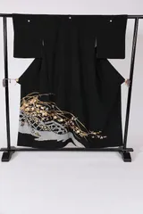 黒留袖　ゴールド　白　疋田　金駒加工　花　五つ紋三つ柏　J7