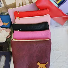 ハンドメイド　合皮の猫のシルエットつきポーチ