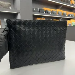 ボッテガ・ヴェネタ イントレチャート ラウンド クラッチバッグ