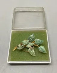 SN1445 グリーンカラー ゴールドカラー 葉っぱ 枝葉 モチーフ ヴィンテージ風 アンティーク アクセサリー ブローチ コサージュ