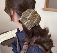 大きめリボンシュシュ ブラウンストライプ ゴールドハート 上品高見え 大人可愛いヘアアクセ 大人女子まとめ髪