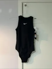 ナイキ ブラック レディース 水着 (新品)