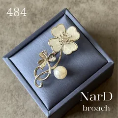 四つ葉のクローバーブローチ［シルバー］パール 花 かわいい 大人 結婚式 フォーマル 入学式 卒業式 入園式 お呼ばれ ドレス パーティー 上品 シンプル 植物 ボタニカル 発表会 オケージョン ギフト お花見 カジュアル