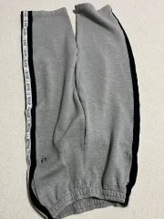 フレッドペリー サイドライン テーパード トレーニング グレー パンツ