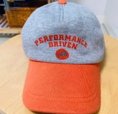 アディダス グレー/オレンジ Performance Driven ベースボールキャップ