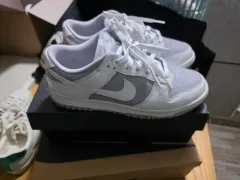 ナイキ ダンク ロー グレー/白