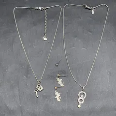 I422 スワロフスキー ネックレス　ピアスセット鍵 錠前 スワンモチーフ　ラインストーン　シルバーカラー Swarovski