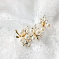 【ゴールド】キラリ♪パール＆ビジューの花枝ブローチ　ホワイト白ゴールドカラーパール金真珠春入学式卒業式にも