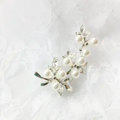 【シルバー】キラリ♪パール＆ビジューの花枝ブローチ　ホワイト白シルバーカラーパール銀真珠春入学式卒業式にも