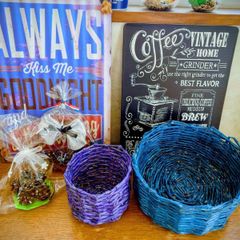 187☆hand made☆クラフトカゴ2個☆ミニ松ぼっくり飾り☆松ぼっくりリース☆クラフトアート☆松ぼっくりアート☆